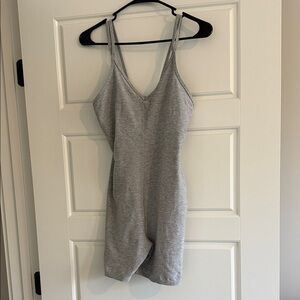 ALO Yoga Light Gray V-Neck Top